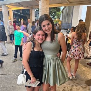 Meet your Posher, Abi